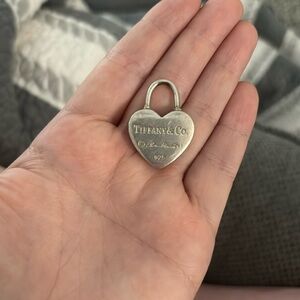 tiffany’s vintage Elsa Peretti pendant